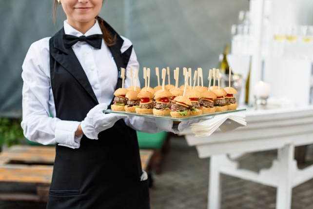 hiring-corporate-caterer-in-party